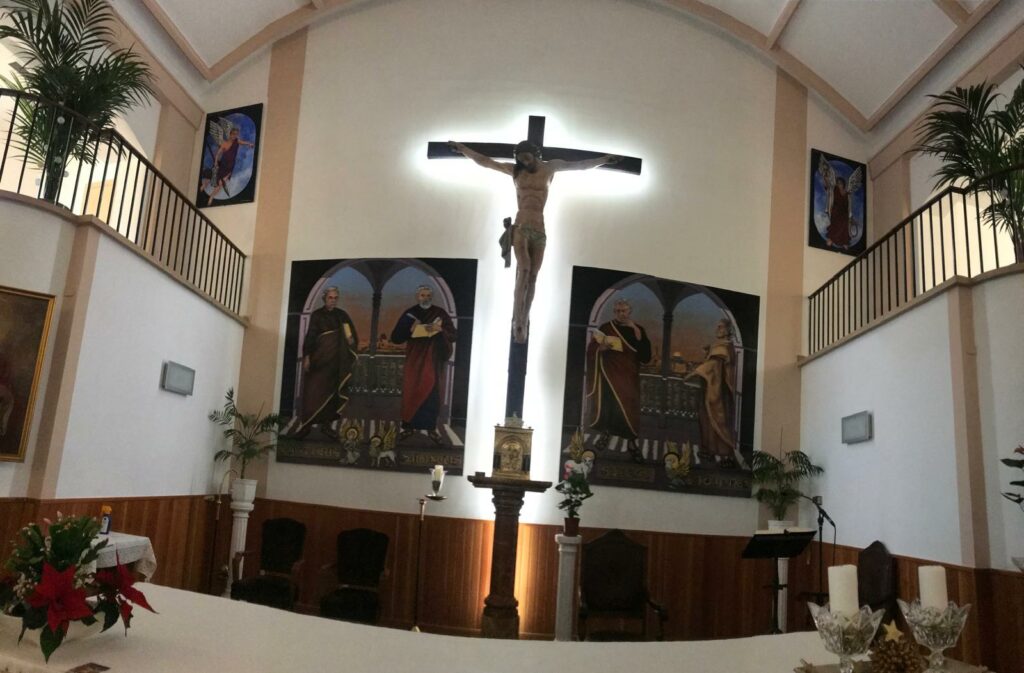 conjunto completo de evangelistas y arcángeles en la iglesia de nuestra señora del Sagrario