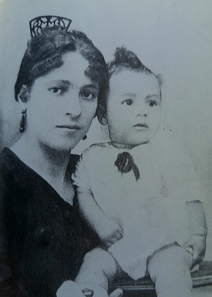 gila-con-su-madre